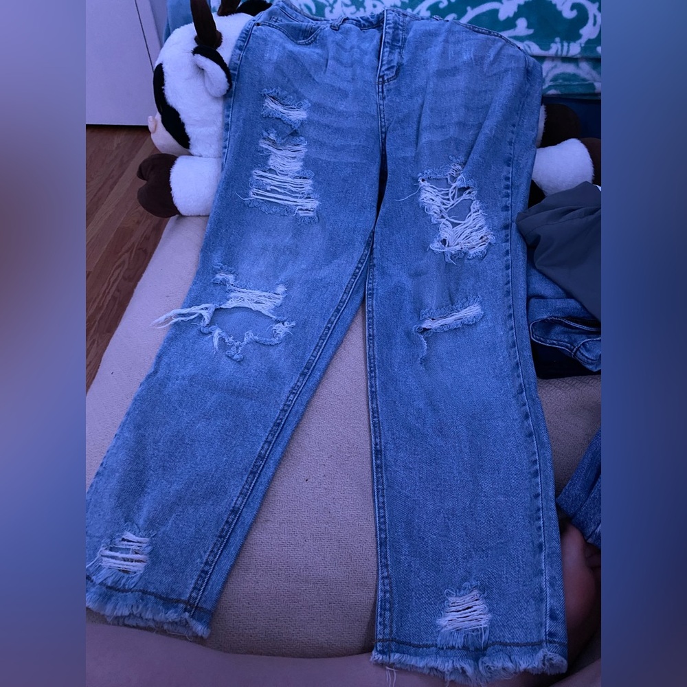 These jeans are comfortable but have a little tear cone red to one of the holes.